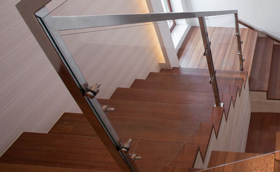 Eine moderne Platformtreppe